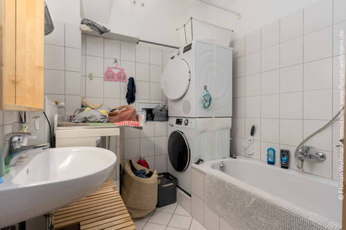 Badezimmer mit Badewanne - 