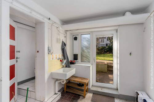 Keller mit Blick auf den Garten - 