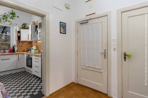 Eingangsbereich mit Blick auf die Küche - Etagenwohnung mit 102,50 m&sup2; in Bremen zum Kaufen