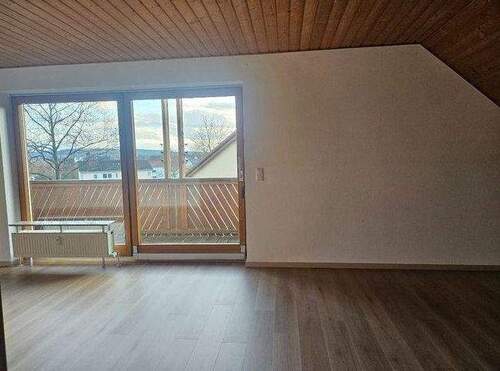 Wohnzimmer - 2 Zimmer Etagenwohnung in Hallstadt