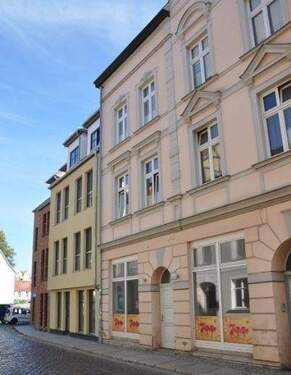 Außenfassade - Schöne 3 Zimmer Wohnung in Hafennähe mit Balkon, Altstadt