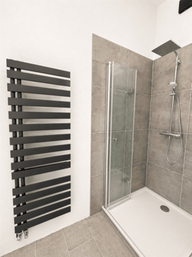 Bad mit Dusche - 