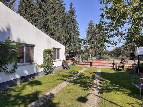 Zufahrt, rechts Wohnteil.jpg - 