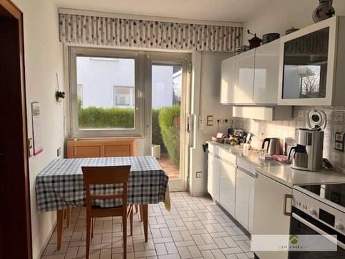 Küche mit Zugang in den Garten - 