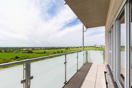 Balkon - WOHNTRAUM MIT BLICK INS GRÜNE Komfortable Etagenwohnung mit 3 Zimmern, Balkon & 2 Stellplätzen