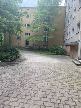 Zufahrt Garage - Etagenwohnung mit 62,80 m² in Berlin zum Kaufen