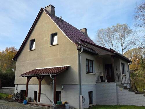 Außenansicht - 2 Grundstücke – 1 Preis - Liebevoll gepflegtes Einfamilienhaus und Baugrundstück in ruhiger Lage im Ortskern von Renthendorf