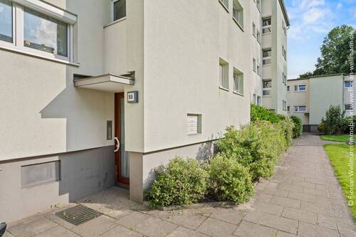 Hauseingang - 3 Zimmer Etagenwohnung zum Kaufen in Bremen