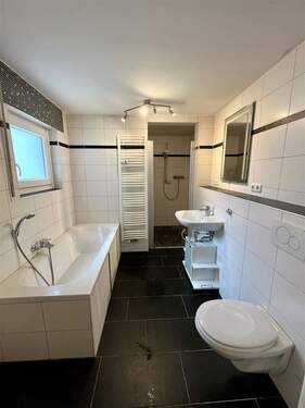 Bad - Etagenwohnung mit 60,00 m&sup2; in Bamberg zur Miete