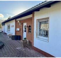 Kaufpreisreduzierung & frei ab sofort! Gepflegter Bungalow mit Doppelgarage in ländlicher Idylle! - Waldeck Alraft