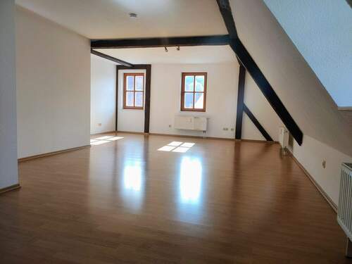 Wohnzimmer - 3 Zimmer Etagenwohnung zum Kaufen in Pommelsbrunn