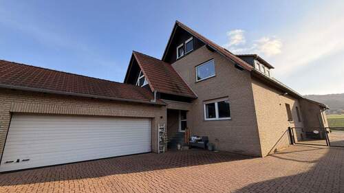 Innenhof - 1 Zimmer Mehrfamilienhaus, Wohnhaus in Hille