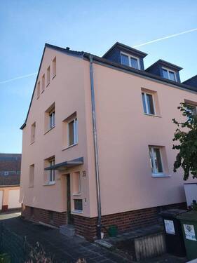 Hauseingang - FFM - Heddernheim: Gemütliche, helle 3 Zimmer-Dachgeschoss-Wohnung - energieeffizient!