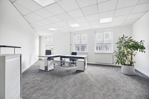 Bürofläche 2. OG links - Sie können sofort loslegen ... - 775,00 EUR Kaltmiete,