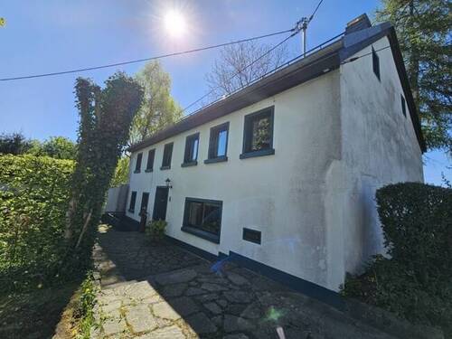 Ansicht Haus - 9 Zimmer Einfamilienhaus zum Kaufen in Hellenthal