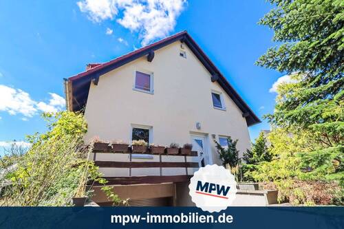 Hausansicht - Massives Einfamilienhaus auf ca. 854 m² Grundstück: mit Keller, Wintergarten und Kamin