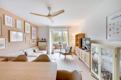 Wohnzimmer - AIGNER - Top-gepflegte 2-Zimmer-Wohnung mit Balkon in Schwabing West