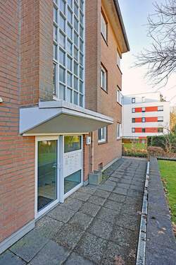 Eingang zum Treppenhaus des Gebäudes - Etagenwohnung mit 48,00 m&sup2; in Hamburg zum Kaufen