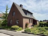 Frontansicht - Fröndenberg: Freistehendes Wohnhaus in Top-Lage - Exklusives Familienparadies in ruhiger Sackgasse!