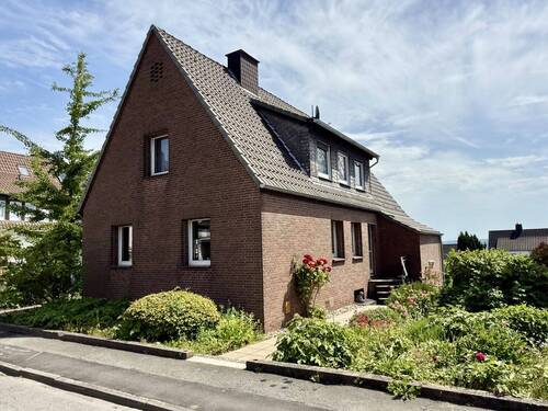 Frontansicht - Fröndenberg: Freistehendes Wohnhaus in Top-Lage - Exklusives Familienparadies in ruhiger Sackgasse!