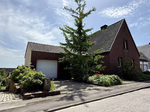 Frontansicht - 6 Zimmer Einfamilienhaus zum Kaufen in Fröndenberg/Ruhr