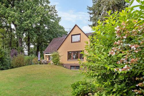 Außenansicht - Vermietetes Zweifamilienhaus in Bissendorf mit großem Garten und Doppelgarage