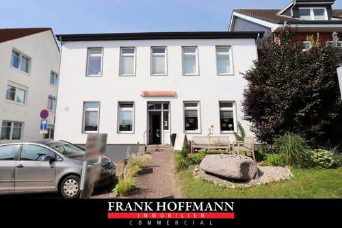 V10189-5 Titelbild - Gepflegtes Wohn- Geschäftshaus mit vermietetem Einfamilienhaus in Eutin