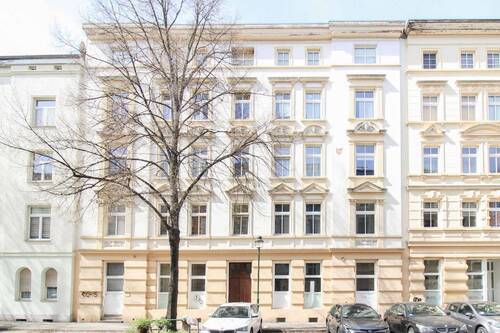 Hausansicht - Solide Gelegenheit: Vermietete 2-Zi.-ETW im Altbau in zentraler Lage
