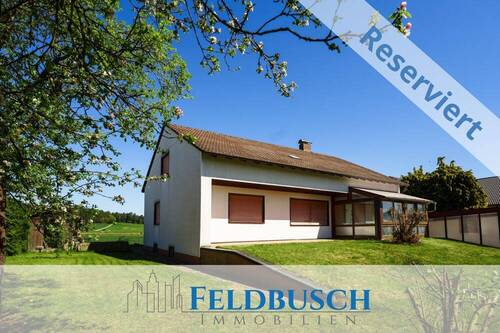 Cover Logo - Ruhe, Grünblick & Entwicklungsmöglichkeiten - Einfamilienhaus mit schönem Grundstück in Holzheim