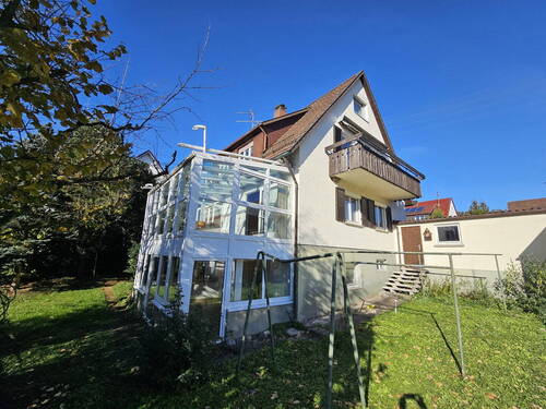 Ansicht aus dem Garten - Plüderhausen: Ursprüngliches Zweifamilienhaus mit großem Garten und sehr guter Lage