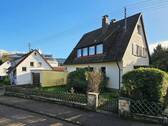 Ansicht mit Vorgarten & Garage - Einfamilienhaus mit 112,00 m&sup2; in Plüderhausen zum Kaufen