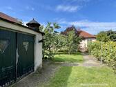 Garagenanlage im rückwärtigen Bereich des Grundstücks - Einfamilienhaus mit 53,00 m² in Berlin - Adlershof zum Kaufen