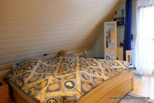 Elternzimmer OG mit Ausgang zur Terrasse - 