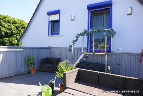 Blick zum Haus von Terrasse - 