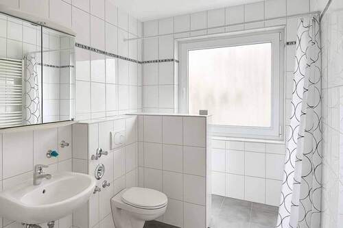 Badezimmer - 3 Zimmer Etagenwohnung in Wiesbaden