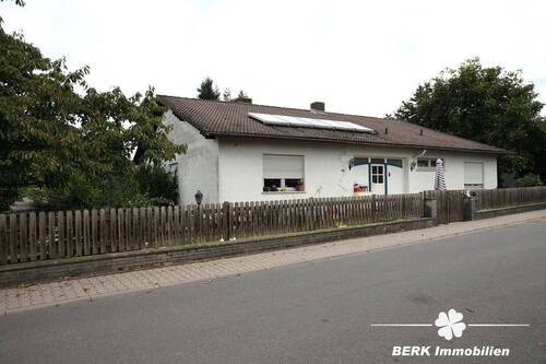 Ansicht von der Straße - 9 Zimmer Einfamilienhaus zum Kaufen in Lützelbach