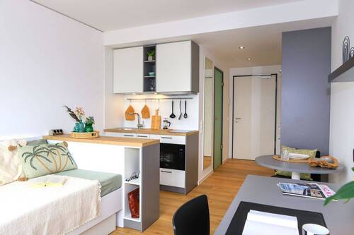 Wohnbereich - 1 Zimmer Etagenwohnung zur Miete in Frankfurt am Main