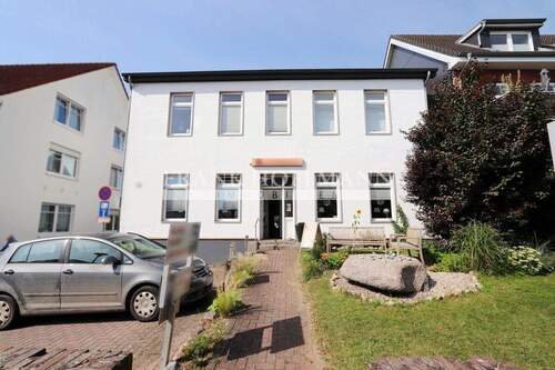 V10189-5 Ansicht Wohn-& Geschäftshaus 1 - 8 Zimmer Mehrfamilienhaus, Wohnhaus zum Kaufen in Eutin
