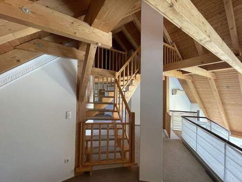 Haus Spitzboden-Aufgang - 