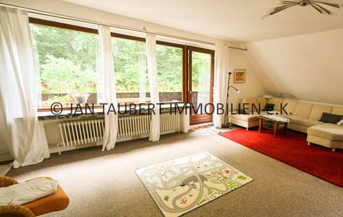 Wohnzimmer mit Balkon im DG - 