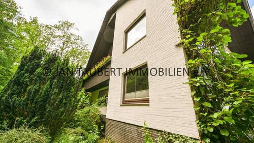 Giebelseite zur Straße - 