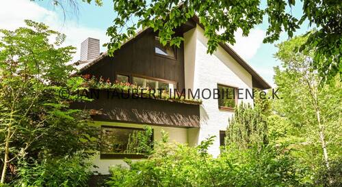 Giebelseite zur Straße - 