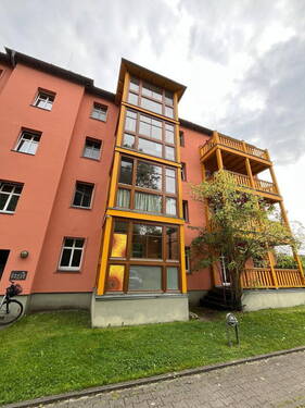 Hausansicht - Bezugsfrei und ohne Provision 3-Zimmer-Wohnung Balkon & Gartennutzung - direkt am Park Sanssouci