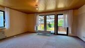 1 Wohnzimmer - Einfamilienhaus mit 75,80 m&sup2; in Erlangen zum Kaufen