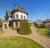 Stilvolles Wohnhaus mit Einliegerwohnung - Doppelgarage - wundervoll angelegtem Garten in Raubach!