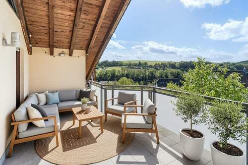 Wohnen mit Aussicht - Wohnen mit Aussicht! Tolles Einfamilienhaus in 1A-Lage von Grävenwiesbach mit EBK und Doppelcarport