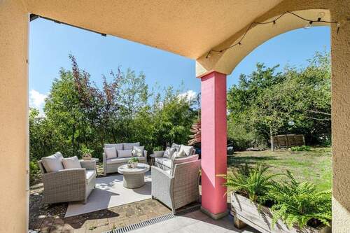 Große Terrasse - 6 Zimmer Einfamilienhaus zum Kaufen in Grävenwiesbach