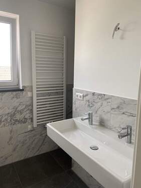 Badezimmer - 2 Zimmer Etagenwohnung zur Miete in Dresden