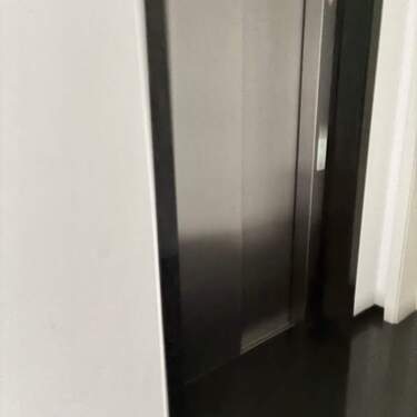 Aufzug - 2 Zimmer Etagenwohnung in Frankfurt am Main