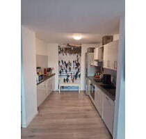 Moderne, lichtdurchflutete Eigentumswohnung mit großem Balkon in zentraler Lage von Frechen